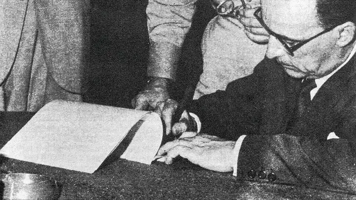 Italia firma el armisticio